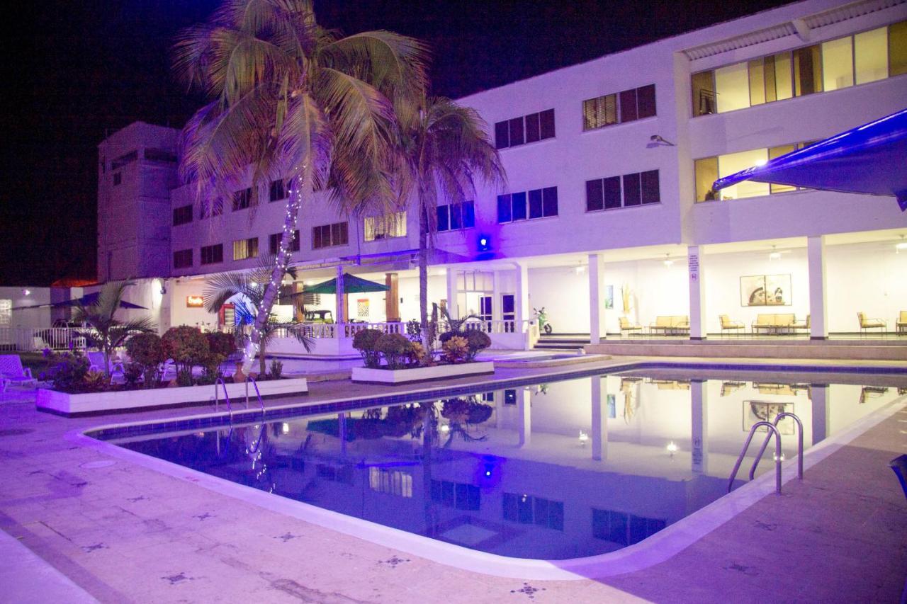 Hotel Mall Santana Del Rio ラ・ドラダ エクステリア 写真