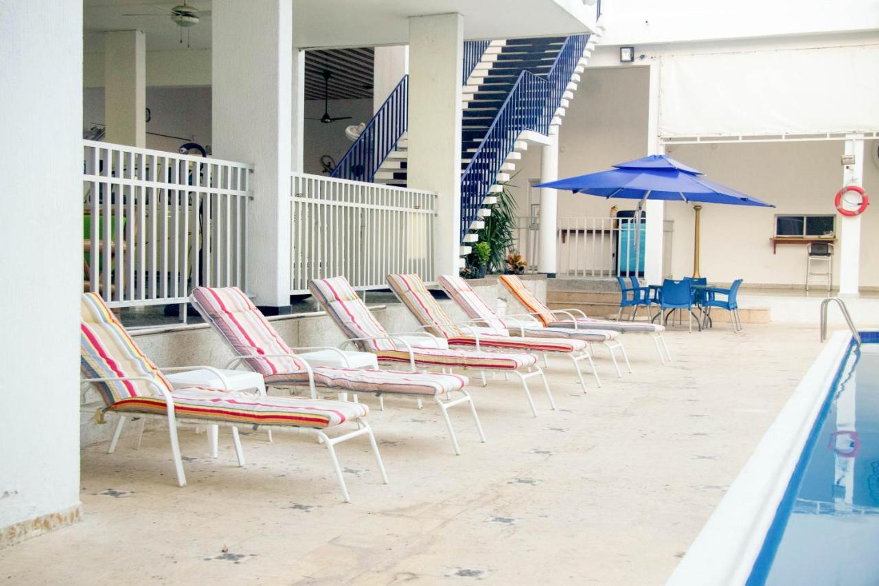 Hotel Mall Santana Del Rio ラ・ドラダ エクステリア 写真