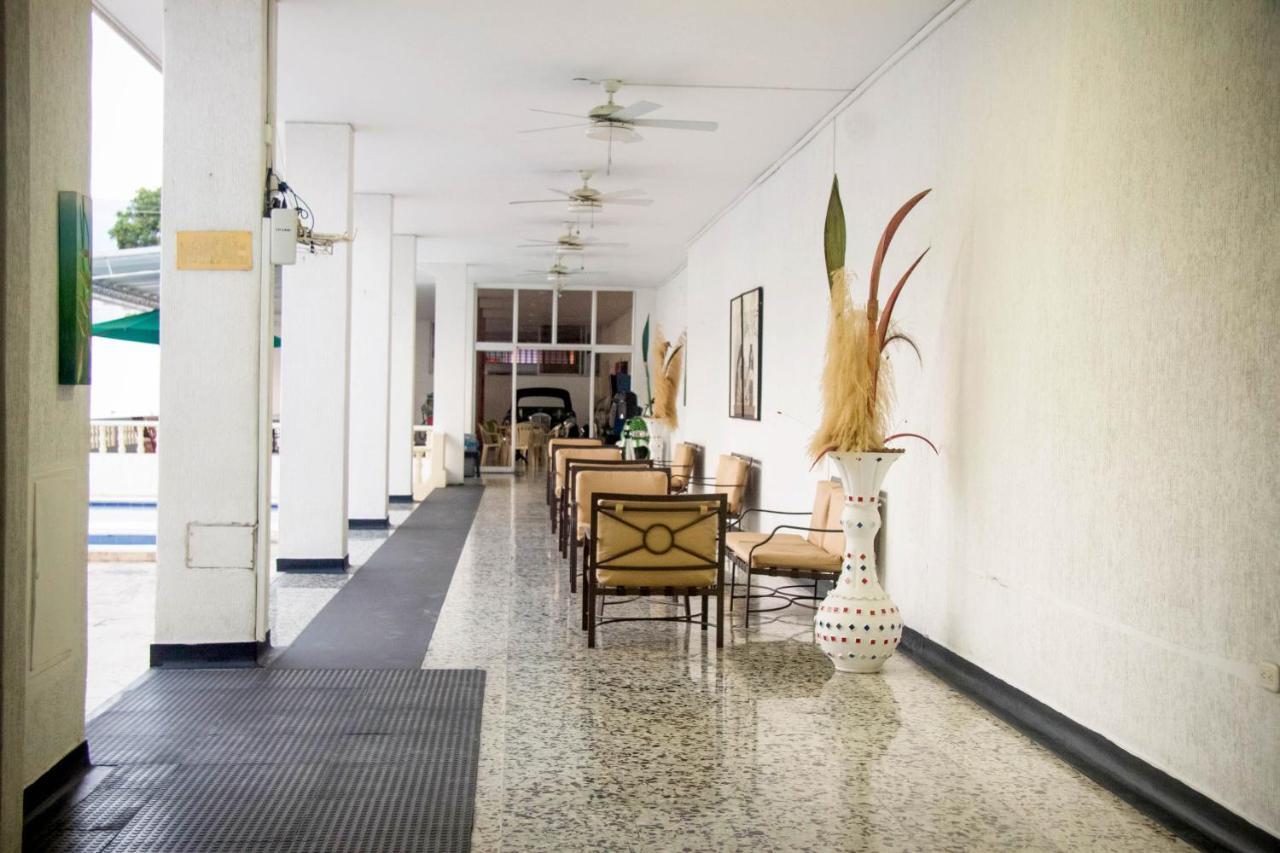 Hotel Mall Santana Del Rio ラ・ドラダ エクステリア 写真