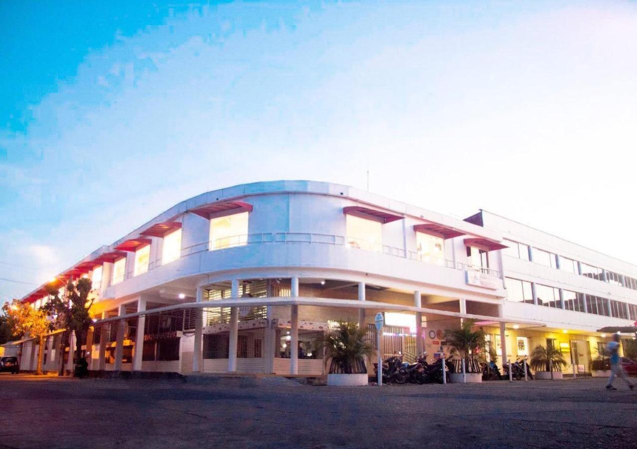 Hotel Mall Santana Del Rio ラ・ドラダ エクステリア 写真